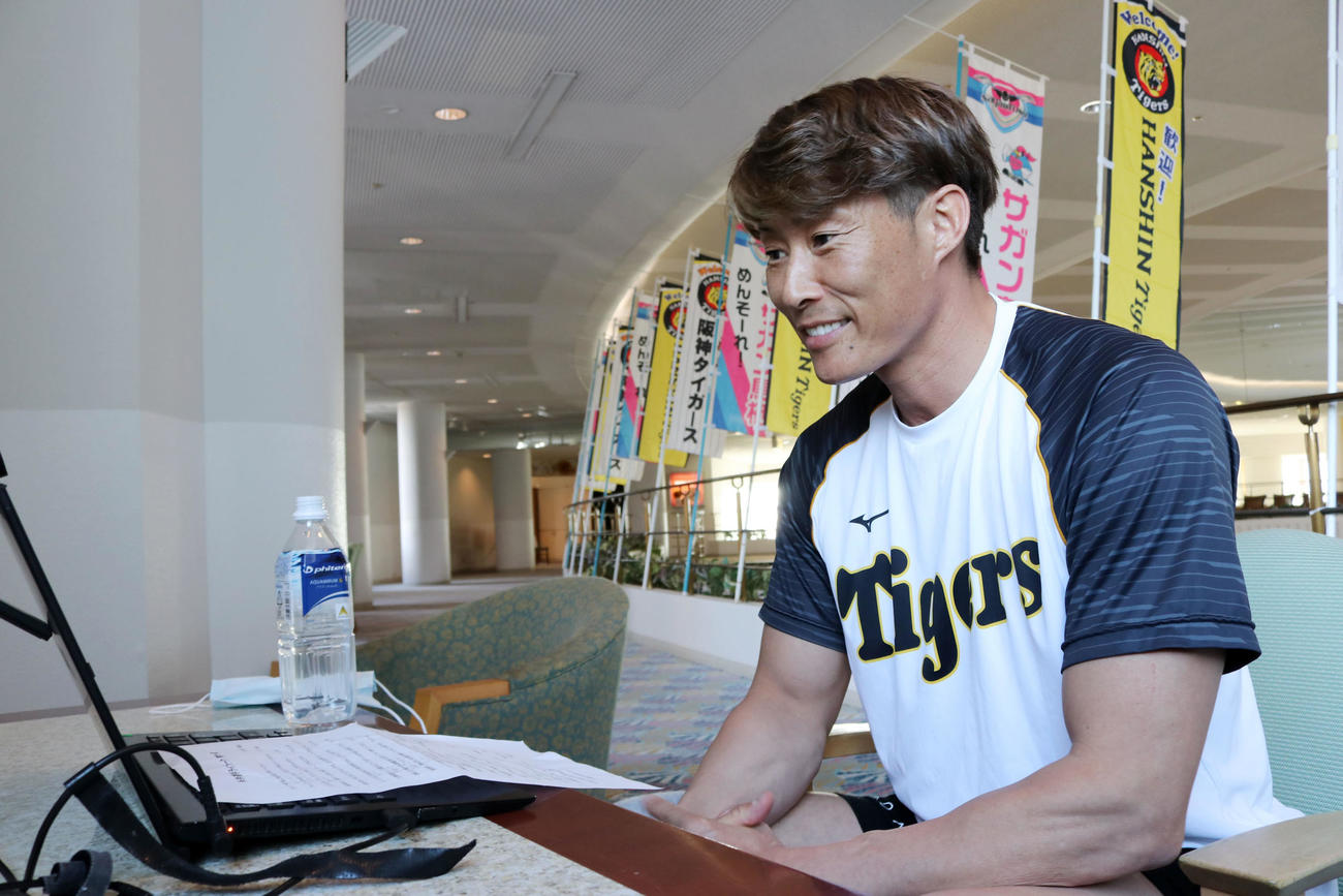 「京のスポーツ夢バンク」で京都府立峰山高校の生徒とオンライン講習会を行った糸井（球団提供）
