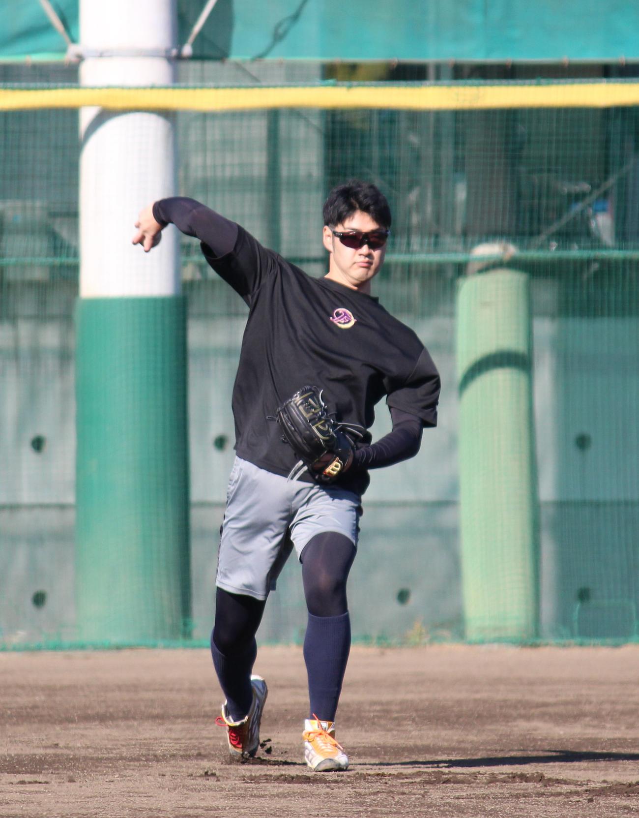 入念にキャッチボールを行うBC・神奈川の杉浦投手（撮影・保坂恭子）