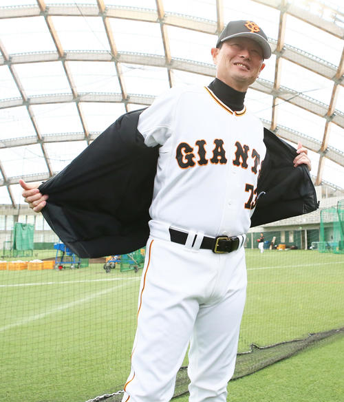 巨人桑田コーチ「73」お披露目「恥ずかしいね」 - プロ野球 : 日刊スポーツ