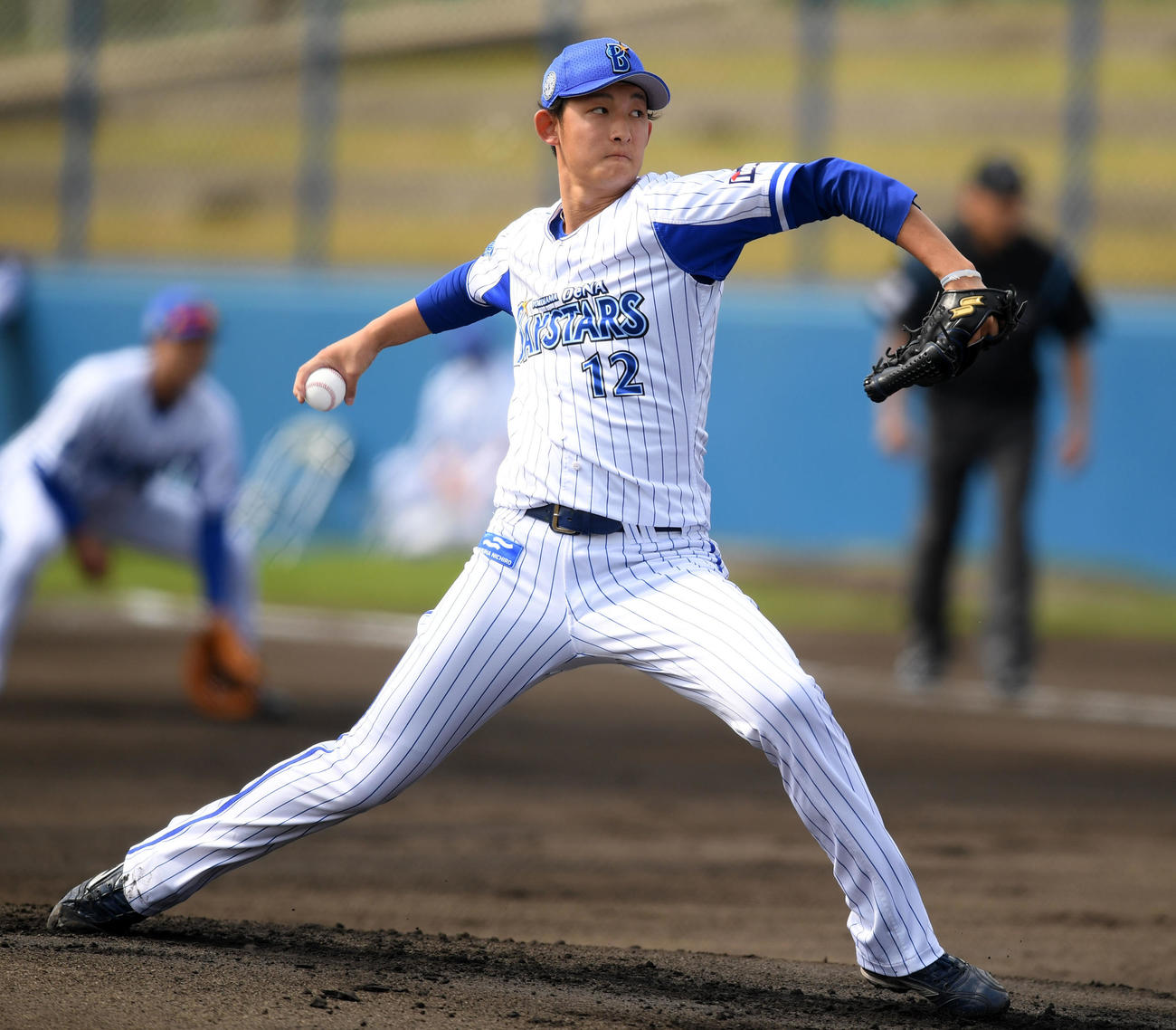 紅白戦・特別ルール　力投するDeNA阪口（撮影・横山健太）