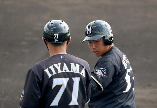 4回表紅組2死、日本ハム樋口は中前打を放つ（撮影・佐藤翔太）