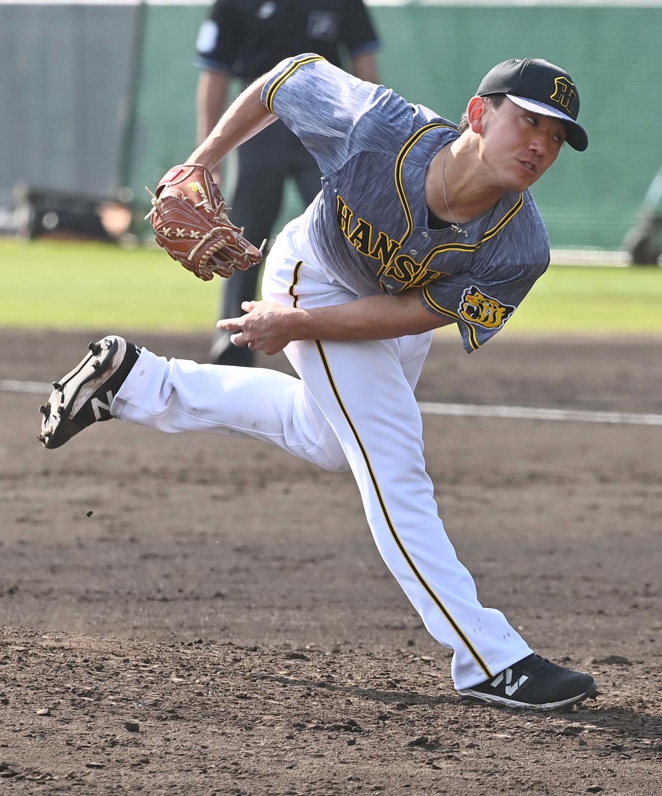 阪神紅白戦　紅組4番手で登板した伊藤将（撮影・上田博志）