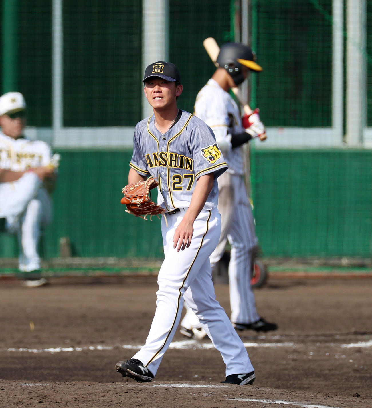 阪神紅白戦　6回裏白組1死、伊藤将は小幡から三振を奪う（撮影・加藤哉）
