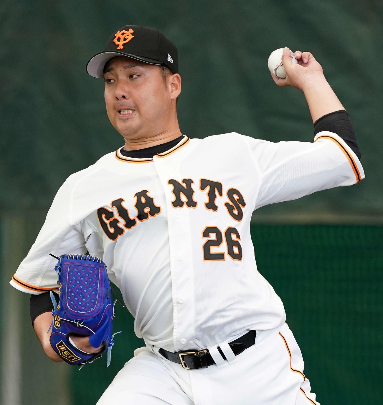 ブルペン投球する巨人今村（撮影・江口和貴）