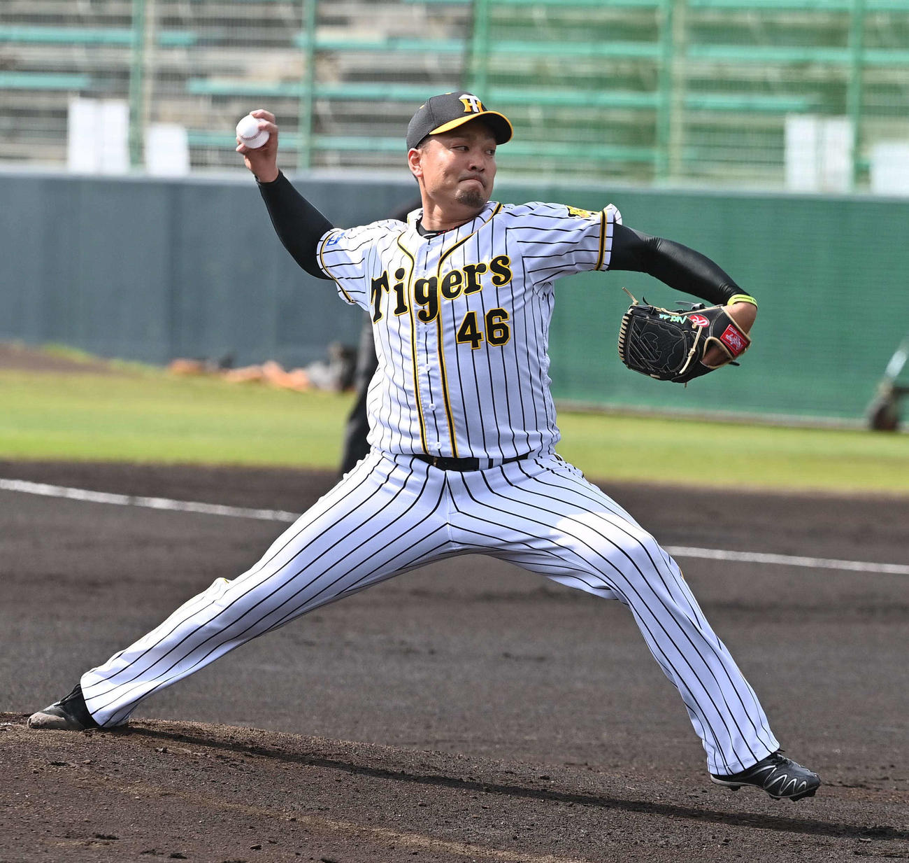 白組先発の秋山拓巳（撮影・上田博志）