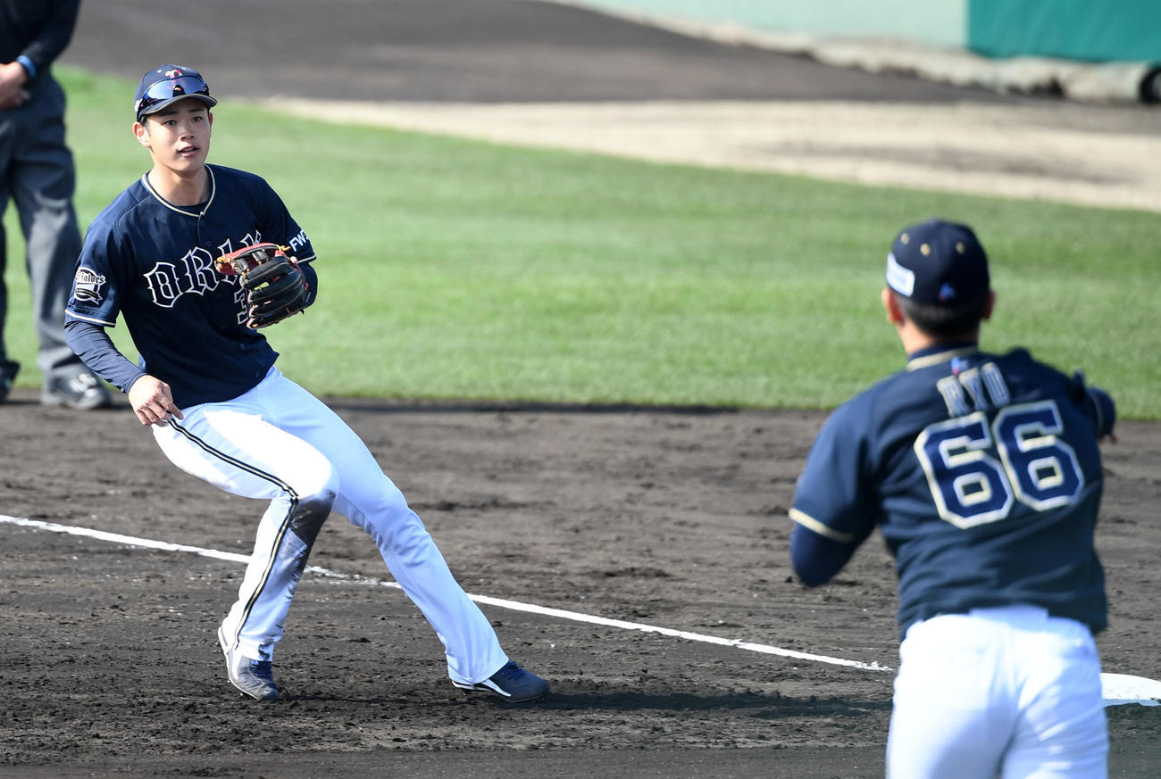 PFPで軽快な動きを見せるオリックス太田（撮影・前岡正明）