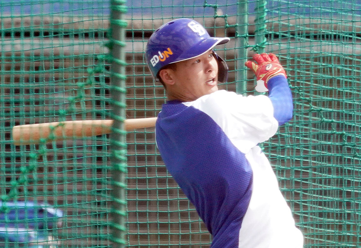 フリー打撃練習をする石川昂（撮影・森本幸一）