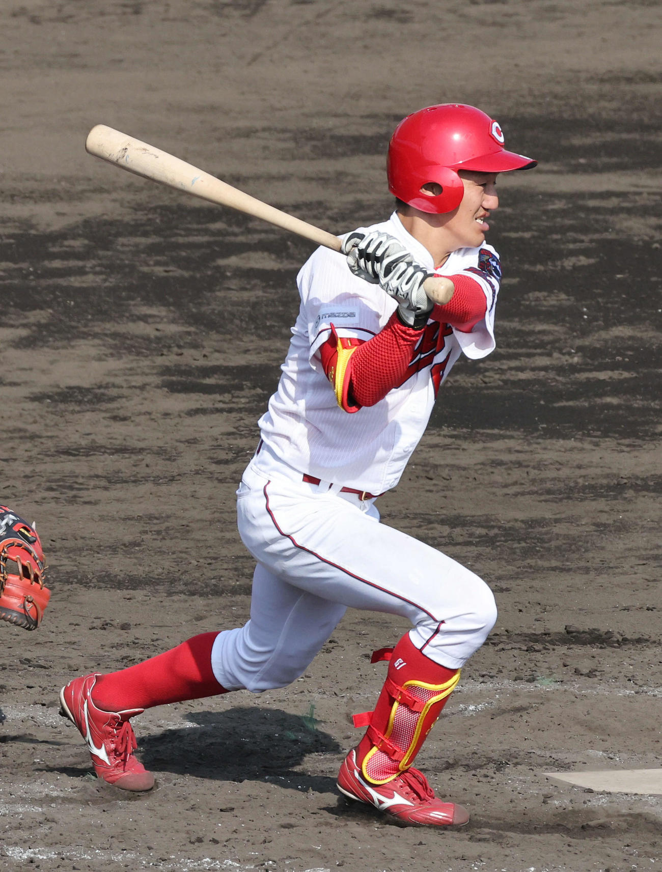 プロ野球広島沖縄キャンプ　シート打撃で塹江から中前打を放つ矢野（撮影・加藤孝規）