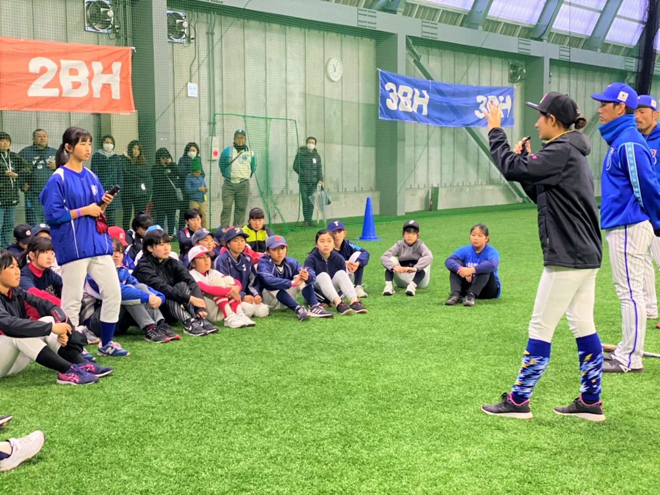 DeNAは昨年に引き続き「女子野球選手向け野球教室＆トークショー」を開催する（球団提供）