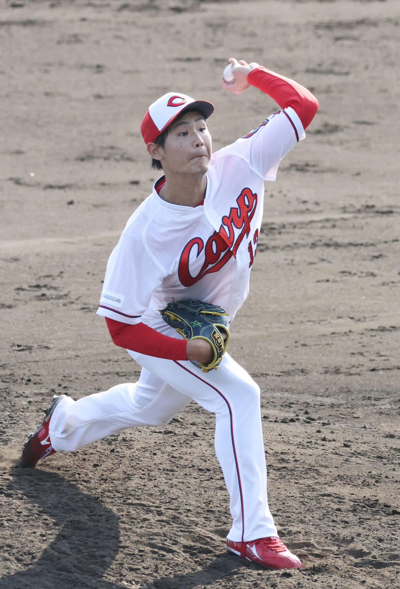 シート打撃に登板したドラフト2位の森浦（撮影・加藤孝規）