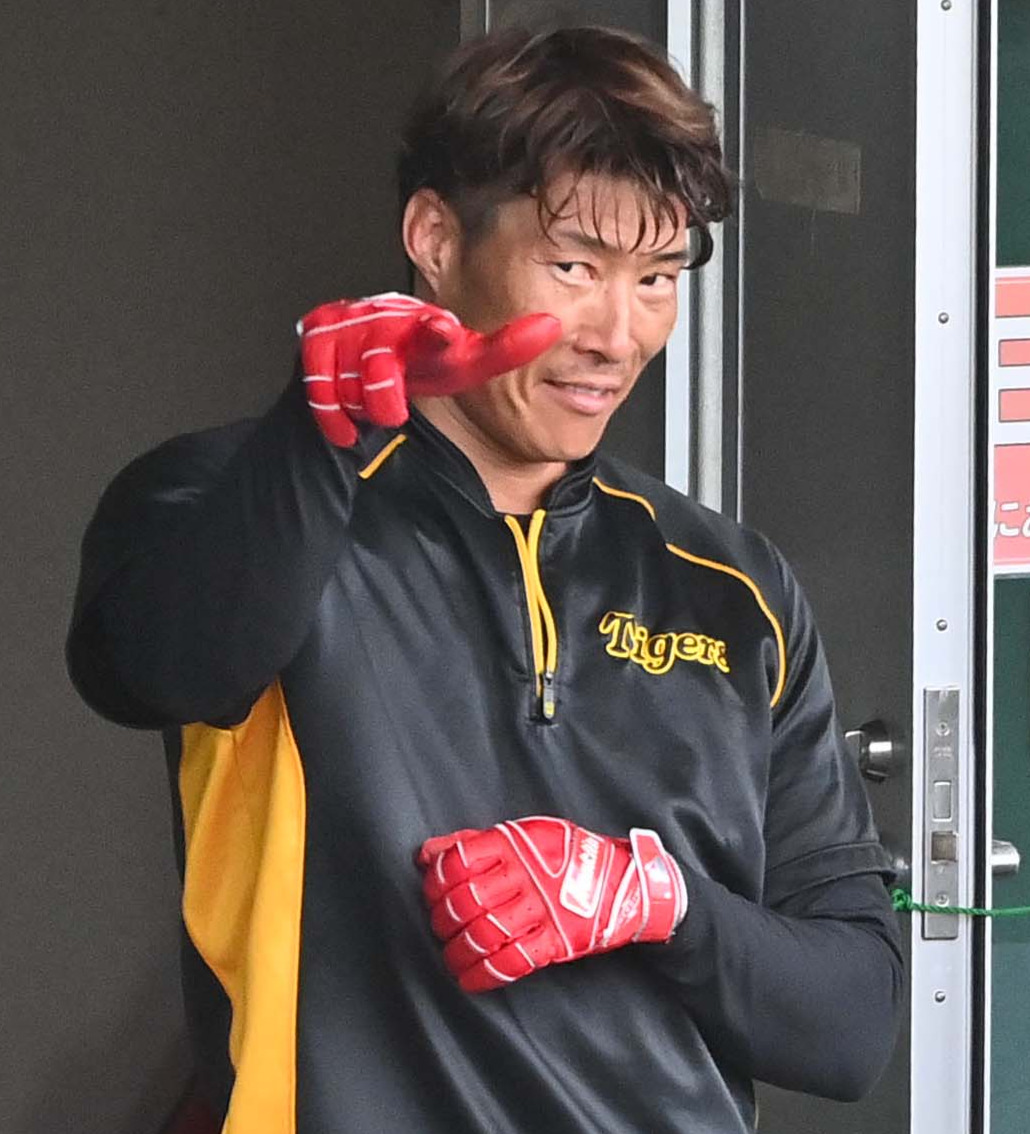 宜野座で行われた日本ハム戦、さぁー誰とコミュニケーションをとっていたでしょうか？（撮影・上田博志）