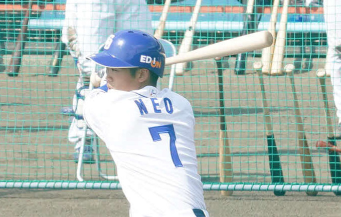 2月7日、シート打撃で右前適時打を放つ根尾