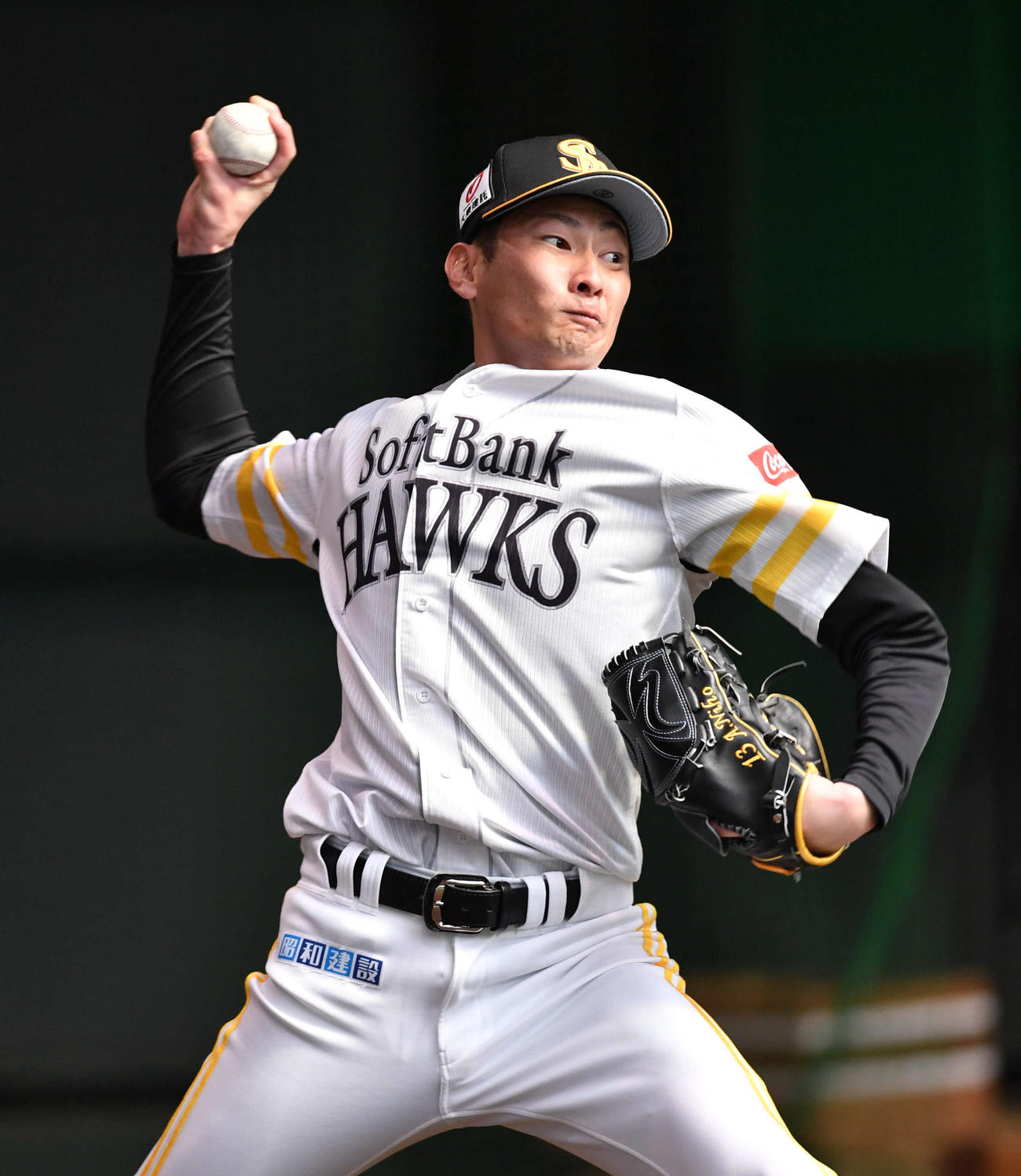 ブルペンで力投する二保（撮影・岩下翔太）