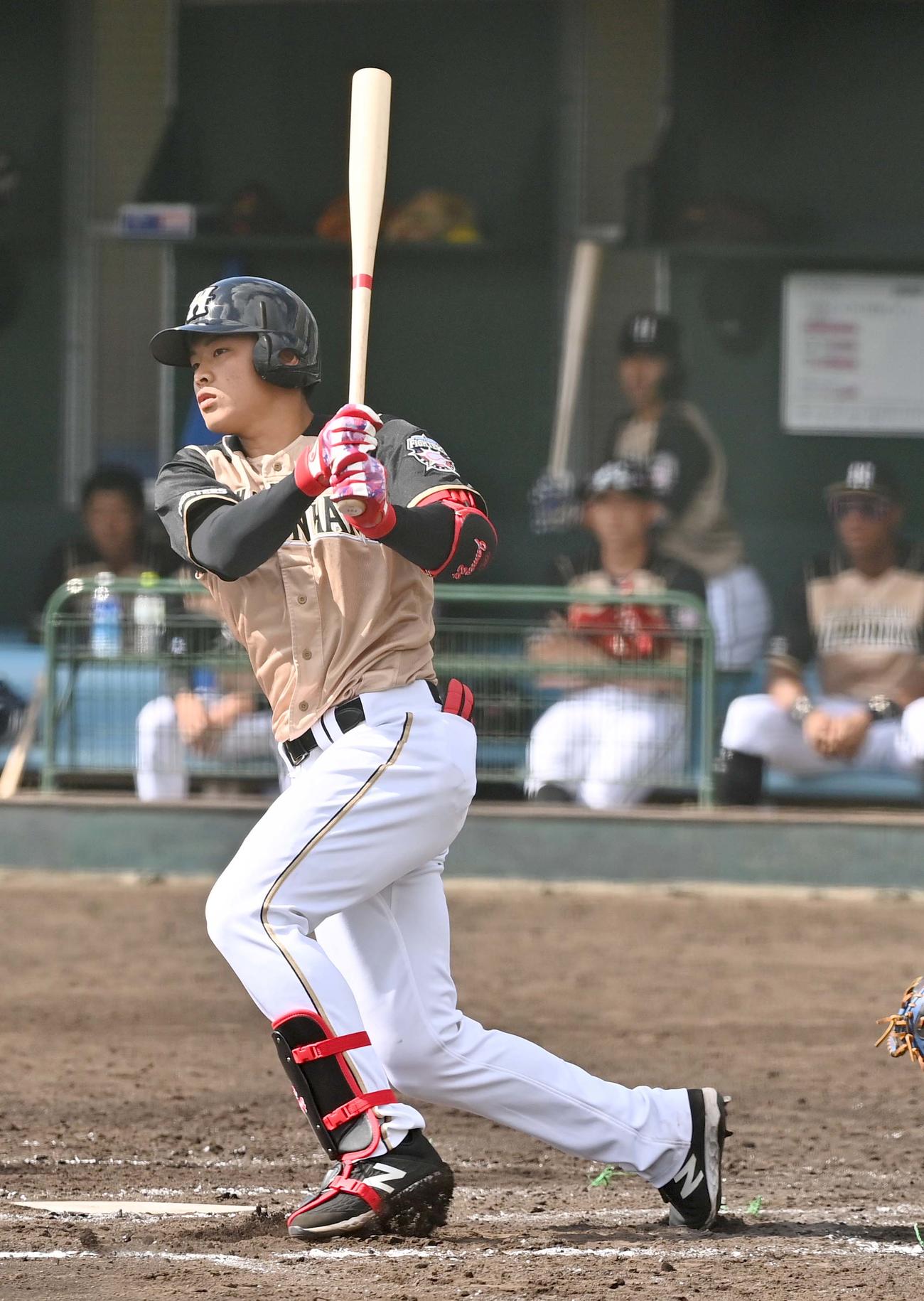 阪神対日本ハム　3回表日本ハム無死一、三塁、左翼線へ勝ち越しとなる2点適時二塁打を放つ野村佑希（撮影・上田博志）
