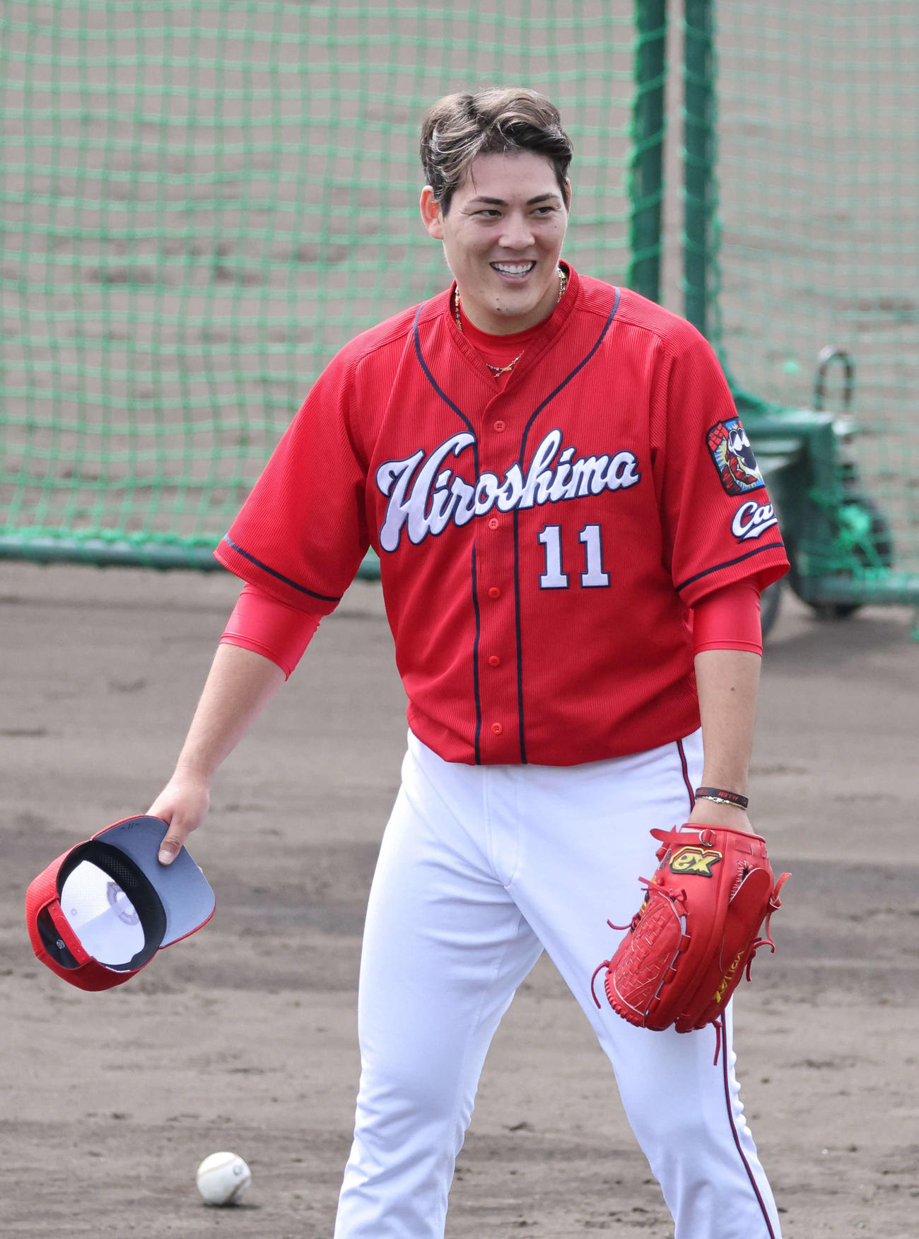 広島沖縄キャンプ　ランチタイム特打に登板した九里（撮影・加藤孝規）
