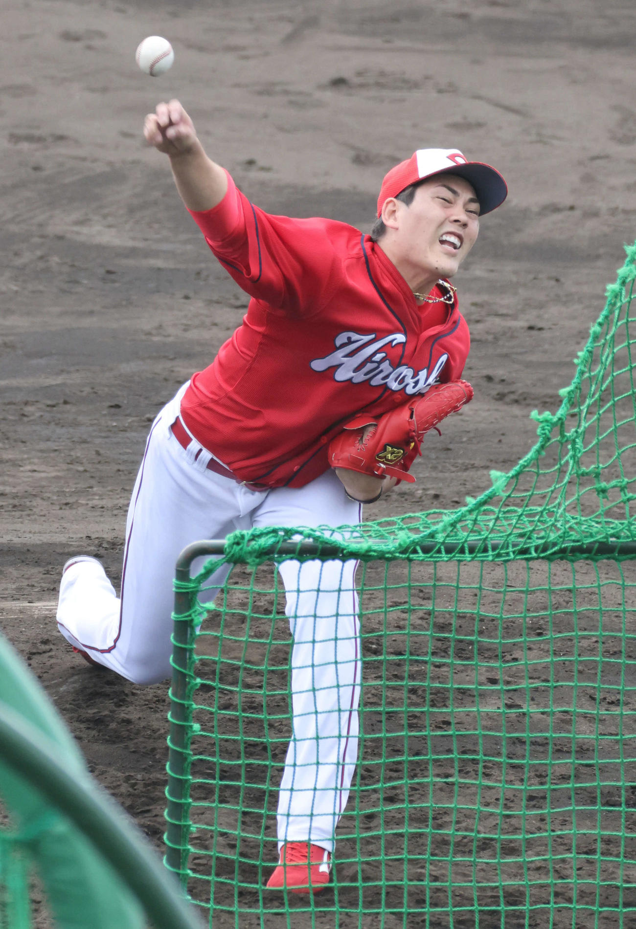 ランチ特打に登板した九里（撮影・加藤孝規）