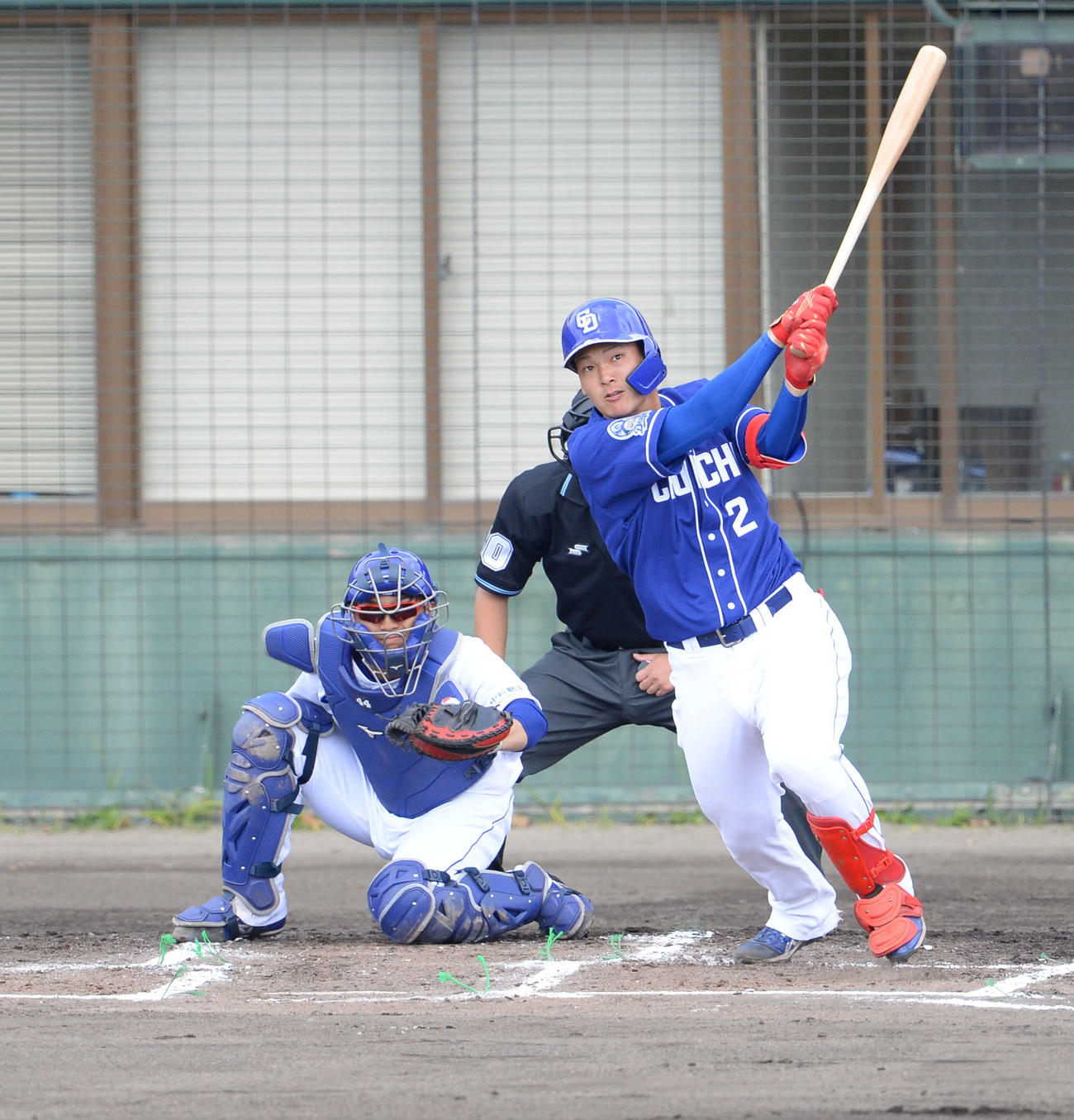 紅白戦　2回表紅組無死、中越え二塁打を放った石川昂（撮影・森本幸一）