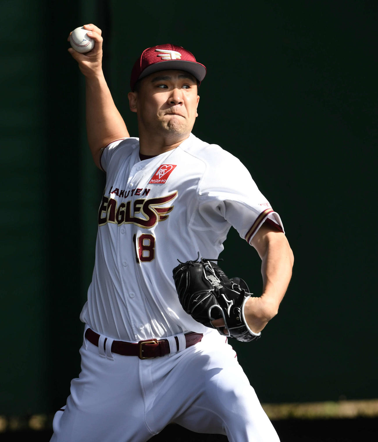 ブルペン投球をする楽天田中将大