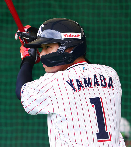 奥川のブルペンバッターで立つヤクルト山田（撮影・河田真司）
