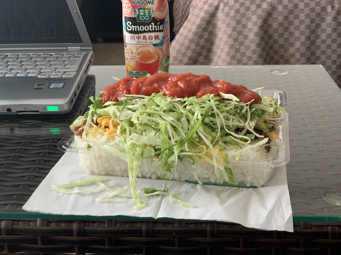 広島担当が購入したタコライスチーズ野菜（普通盛り）