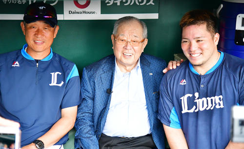 西武辻監督 １年あっという間 ノムさん命日しのぶ プロ野球写真ニュース 日刊スポーツ