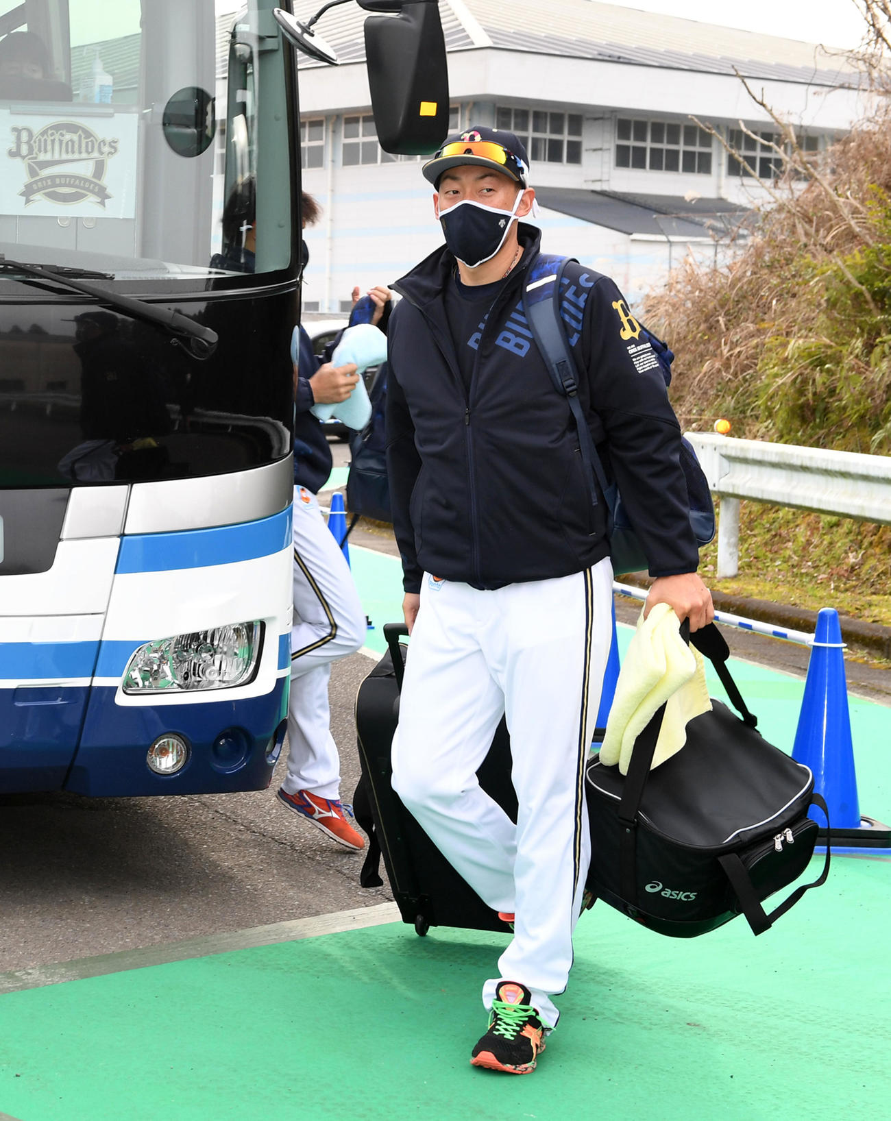 球場入りしたオリックス平野佳（撮影・前岡正明）