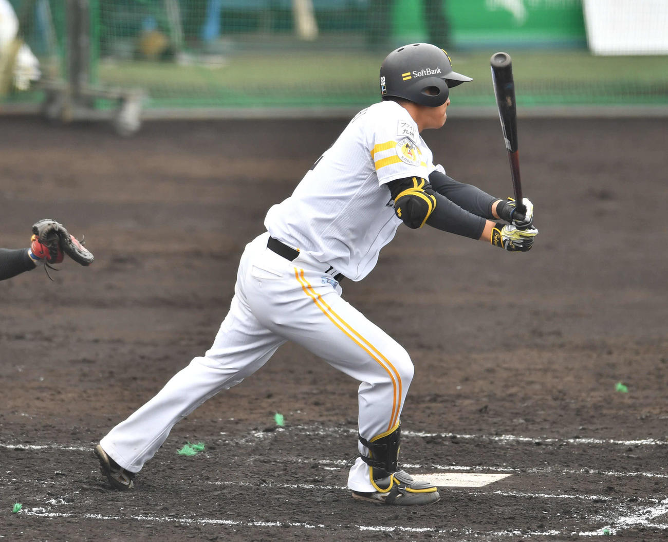 シート打撃で左前安打を放つ柳町（撮影・岩下翔太）