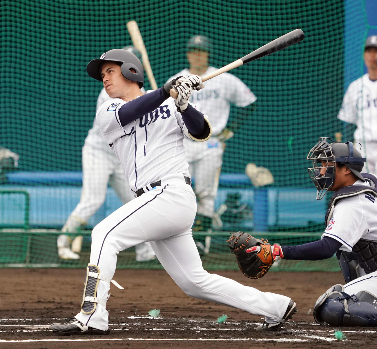 シート打撃で本塁打を放つ西武ブランドン（撮影・滝沢徹郎）