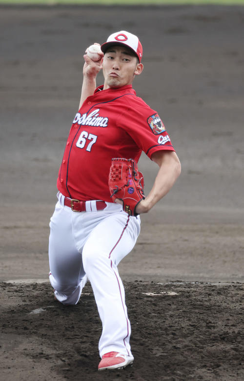 プロ野球広島沖縄キャンプ　紅白戦　紅組先発の中村祐（撮影・加藤孝規）
