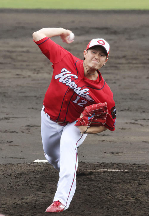 プロ野球広島沖縄キャンプ　紅白戦　4回裏白組攻　紅白戦に登板したドラフト3位の大道（撮影・加藤孝規）