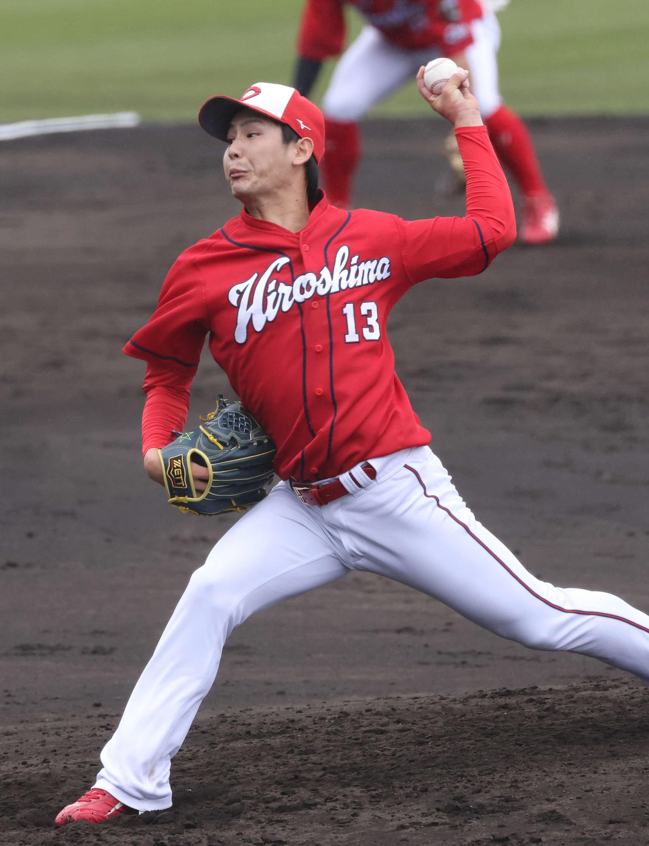 プロ野球広島沖縄キャンプ　紅白戦　3回裏白組攻　紅白戦に登板したドラフト2位の森浦（撮影・加藤孝規）