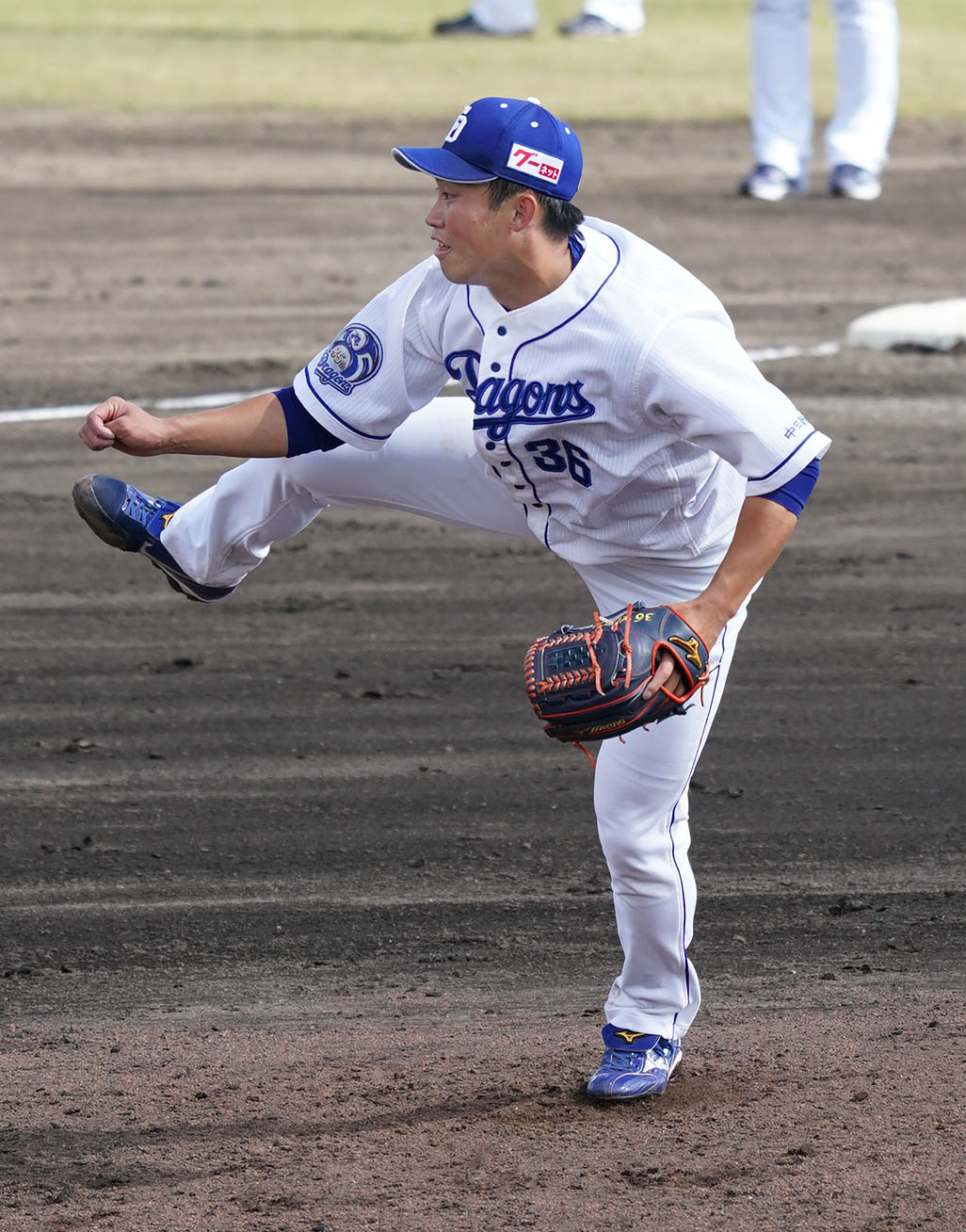 中日対DeNA 5回表、中日3番手で登板する岡野祐一郎（撮影・森本幸一）