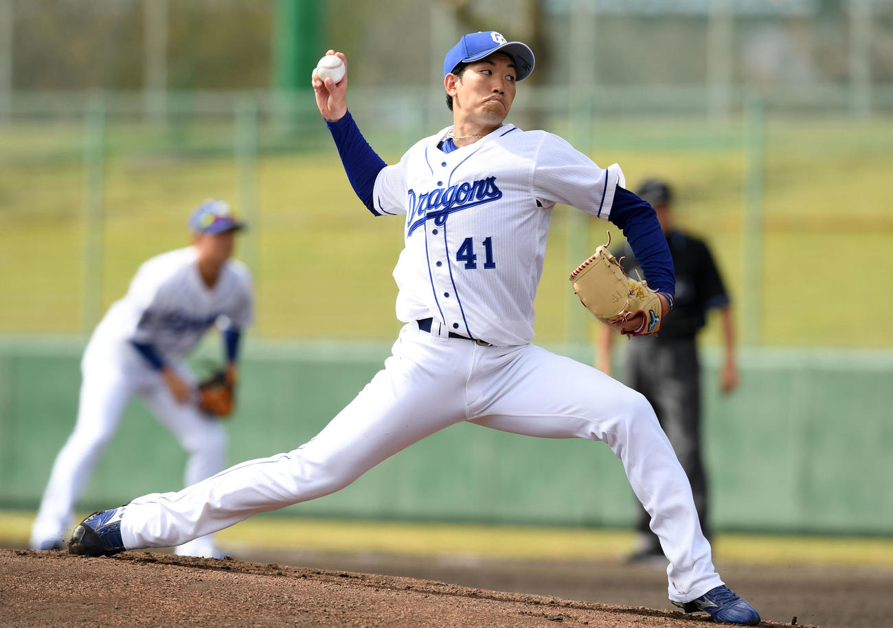 中日対DeNA　力投する中日先発の勝野（撮影・横山健太）