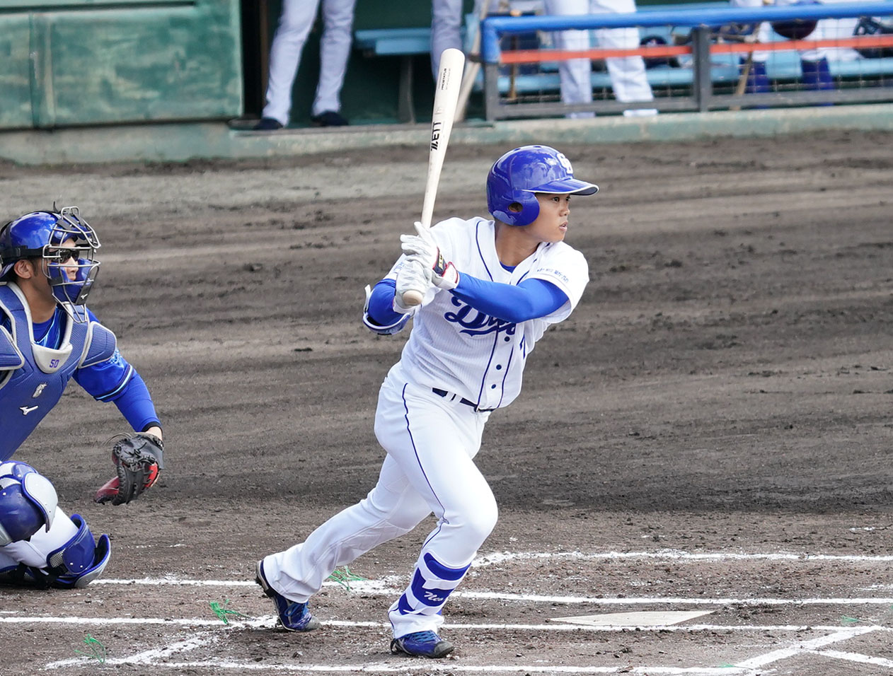 中日対DeNA 1回裏中日無死、右前安打を放った根尾（撮影・森本幸一）