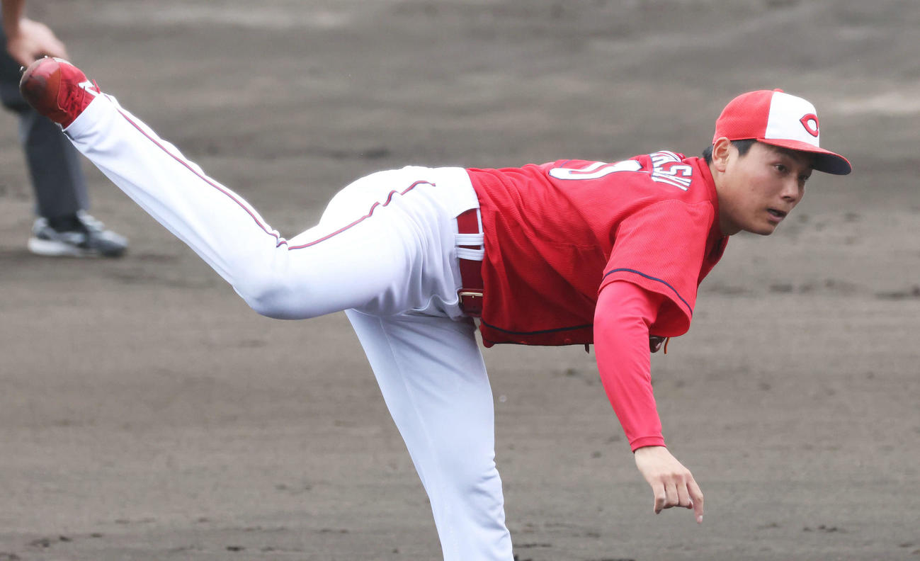 プロ野球広島沖縄キャンプ　シート打撃に登板した広島栗林（撮影・加藤孝規）