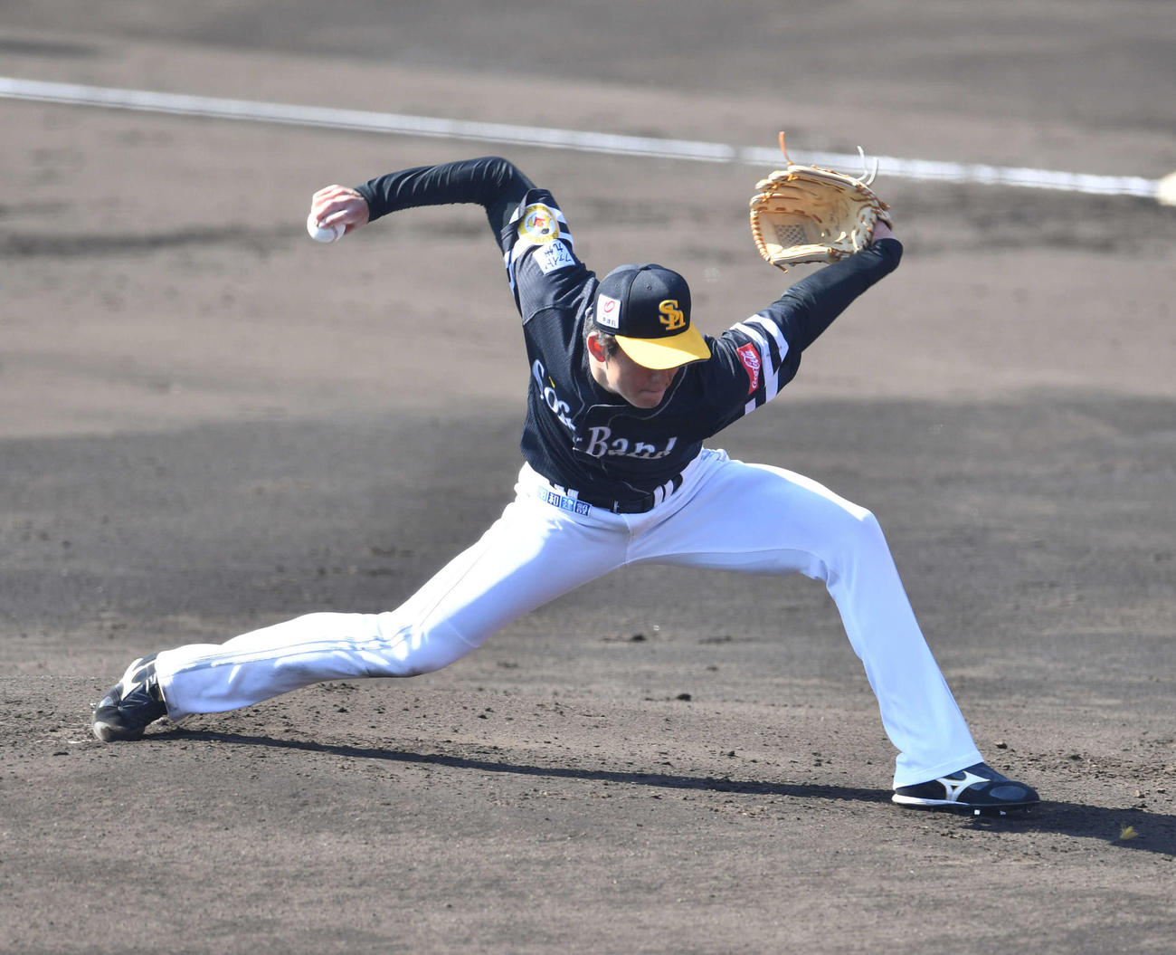 紅白戦　紅組先発の高橋礼（撮影・岩下翔太）