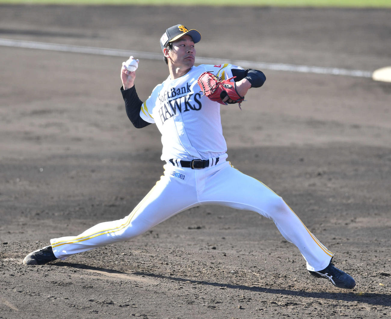紅白戦　4回表より登板した白組3番手の武田（撮影・岩下翔太）