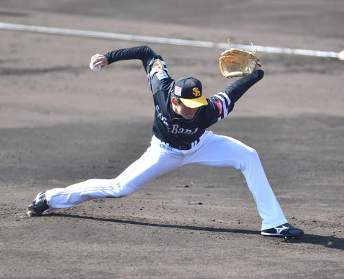 紅白戦　紅組先発の高橋礼（撮影・岩下翔太）