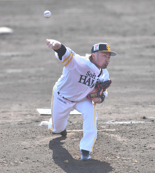 紅白戦　3回表より登板した白組2番手の森（撮影・岩下翔太）