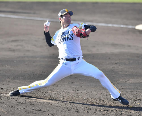 紅白戦　4回表より登板した白組3番手の武田（撮影・岩下翔太）