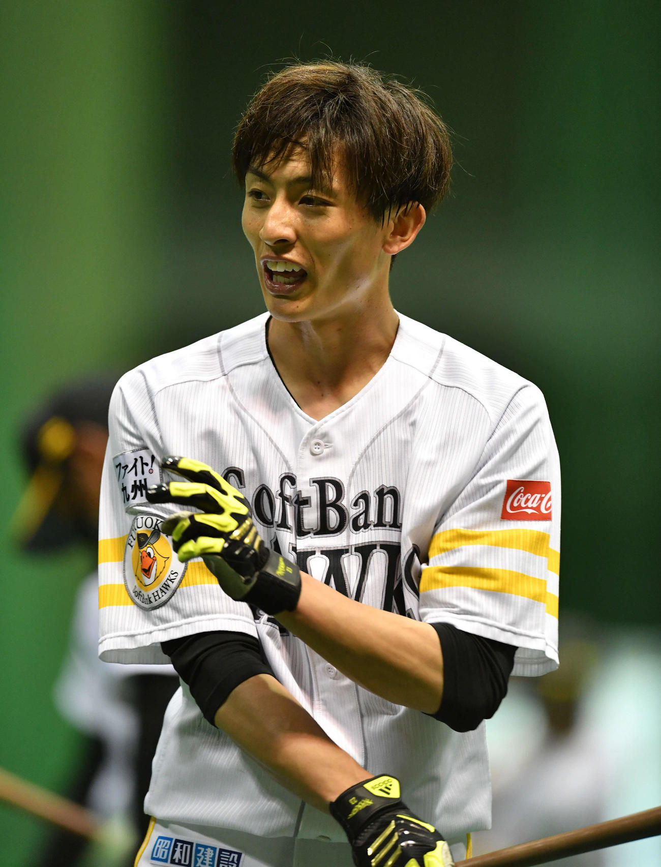 打撃練習を行う周東佑京（撮影・岩下翔太）