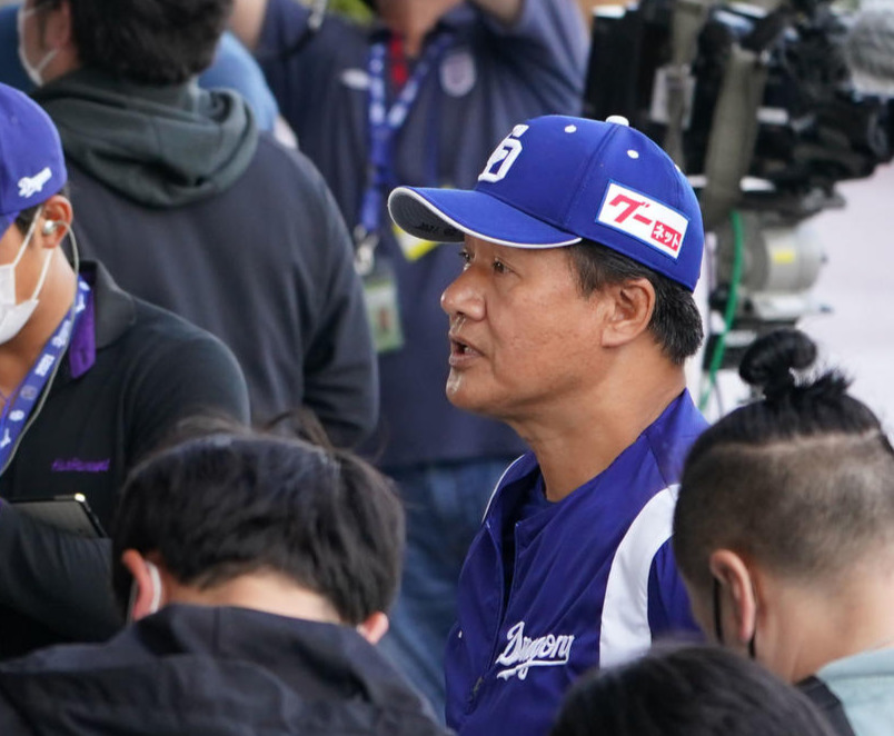 中日対DeNA　試合を終え、取材に応じる中日与田監督（撮影・横山健太）