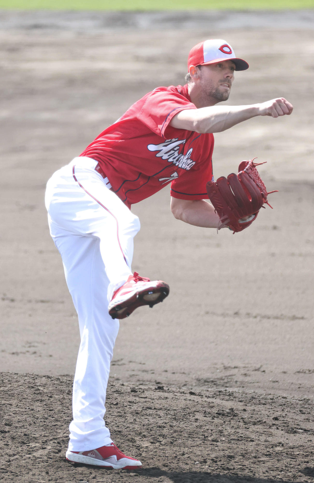 プロ野球広島沖縄キャンプ　シート打撃に登板したスコット（撮影・加藤孝規）