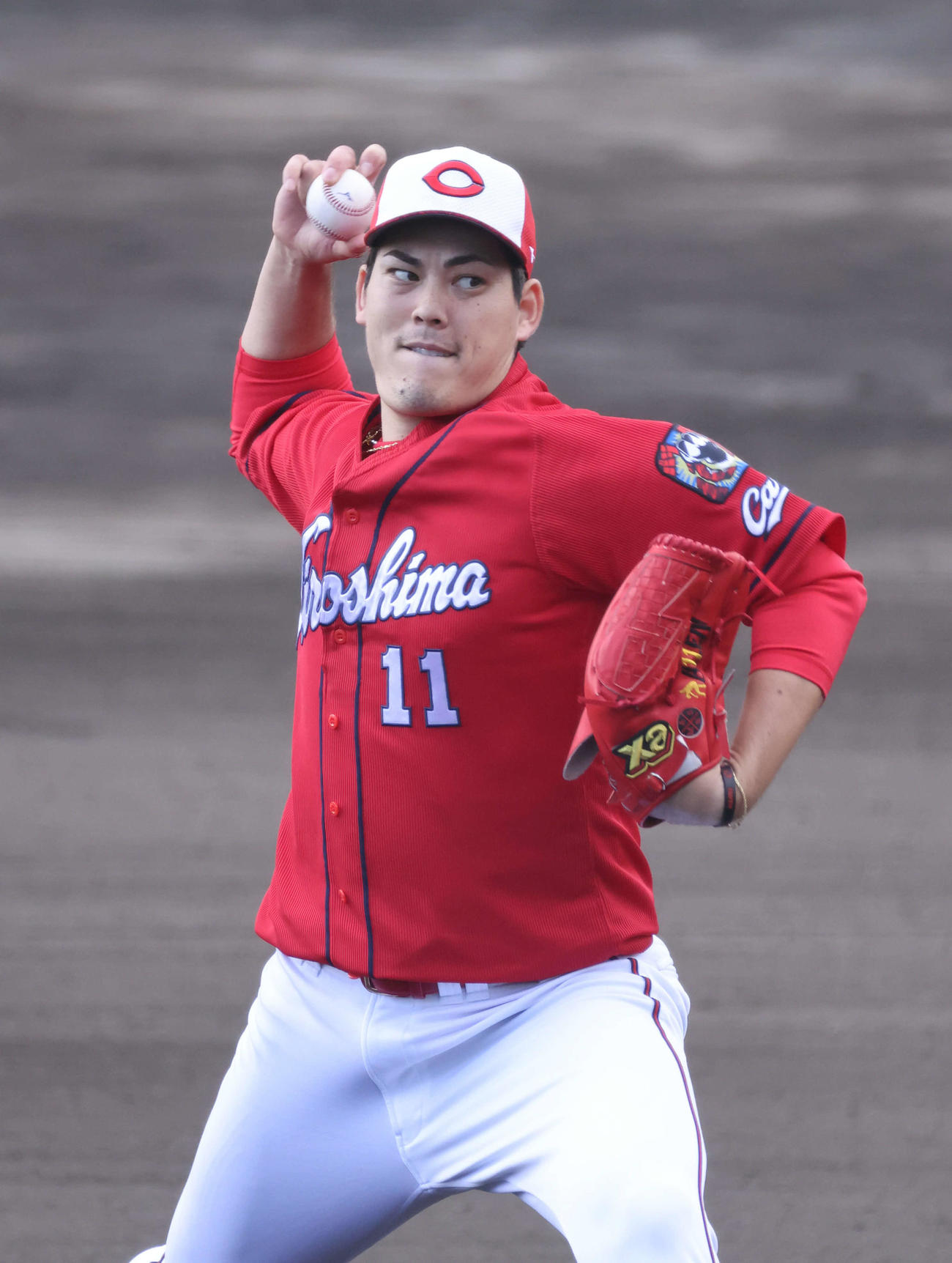 プロ野球広島沖縄キャンプ　シート打撃に登板した九里（撮影・加藤孝規）