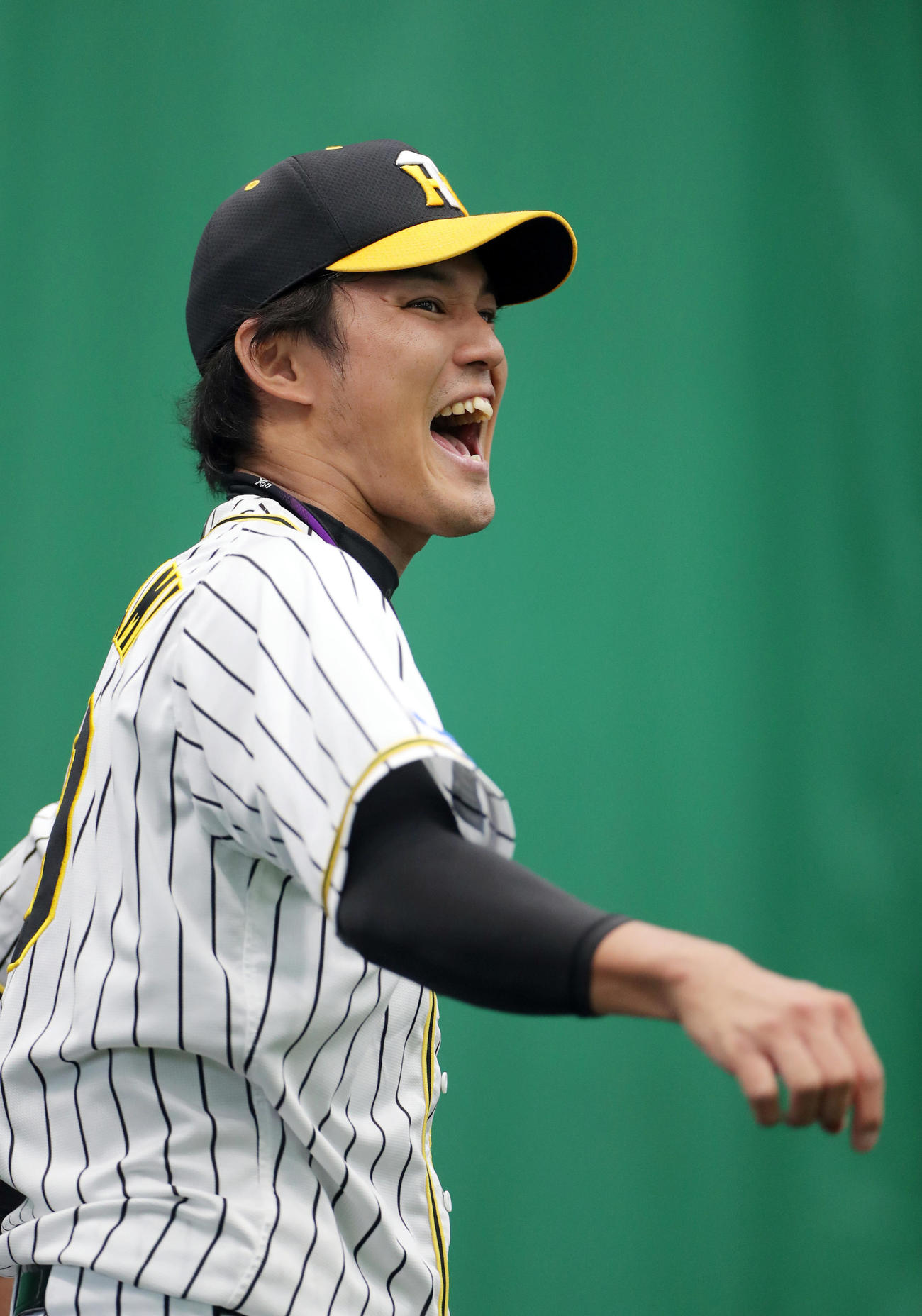 阪神春季キャンプ　ブルペンで投球し雄たけびをあげる阪神藤浪晋太郎（撮影・前田充）