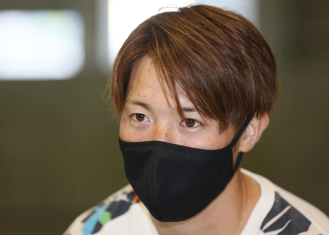 インタビューに応じる広島森下（2月8日撮影・加藤孝規）