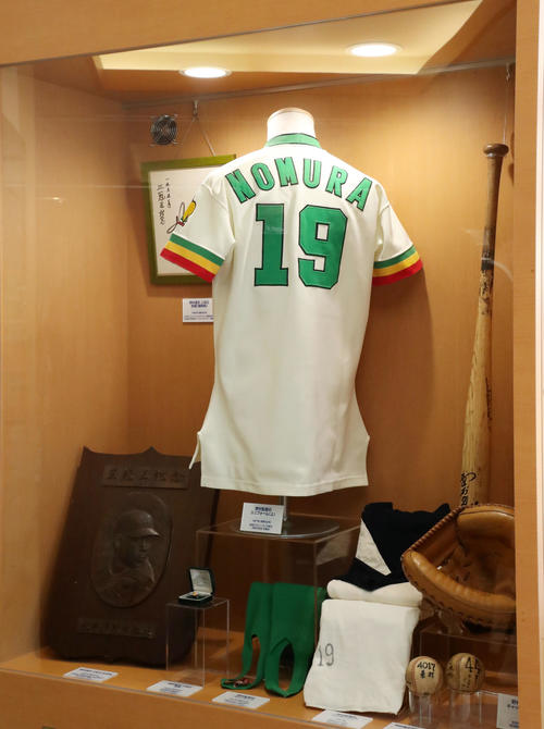 江本－野村の南海バッテリー、本拠地跡地で“復活” - プロ野球写真