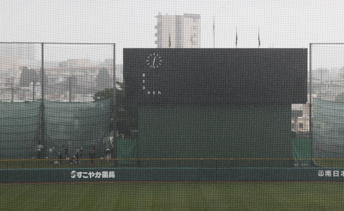 豪雨のため中止となった広島対阪神の練習試合（撮影・加藤孝規）