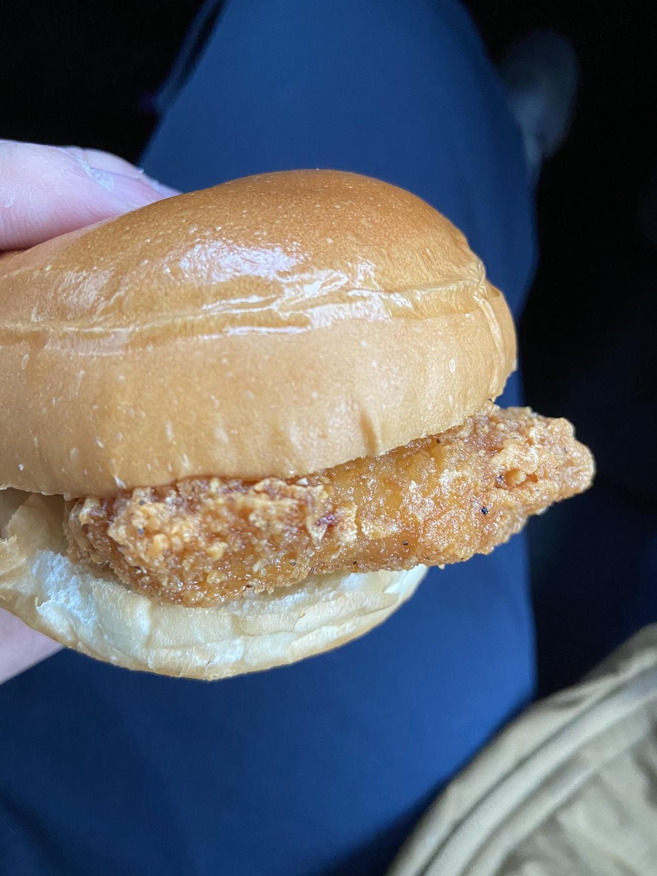 ファミリーマートのファミチキバーガー