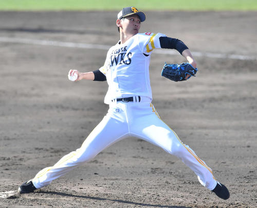 紅白戦　5回表より登板した白組3番手の泉（撮影・岩下翔太）